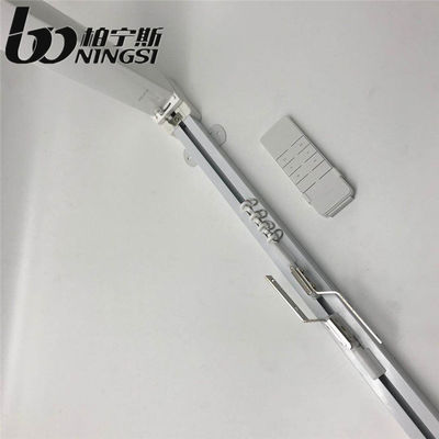 Un buen precio. Sistema elegante eléctrico de aluminio de la cortina de la longitud 20cm/S de los 4m extensible En línea