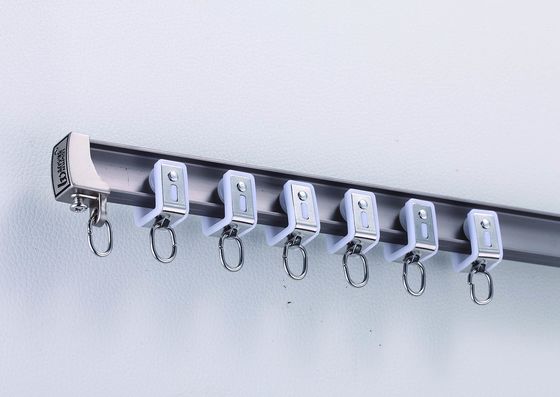 Goede prijs. Het aluminiumplafond zette 5.5m Gebogen het Gordijnspoor op van Lengtebendable Online