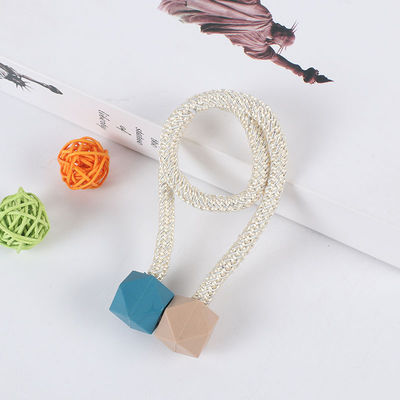Ein guter Preis. Doppelter Farbwürfel-magnetische Vorhang-Schnalle für Kinderzimmer Im Internet